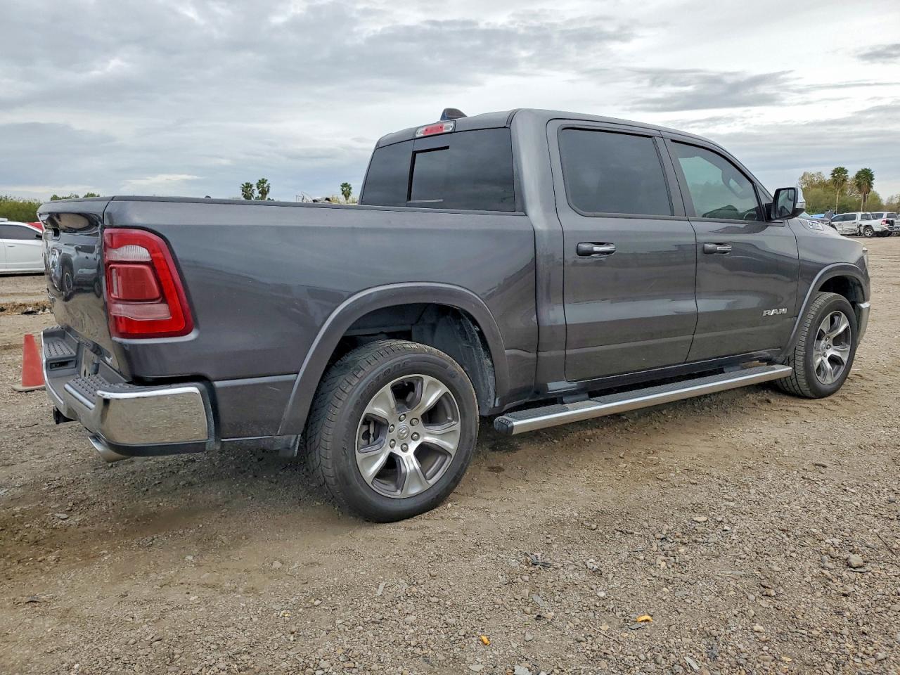 Dodge  RAM 1500 LARAMIE	